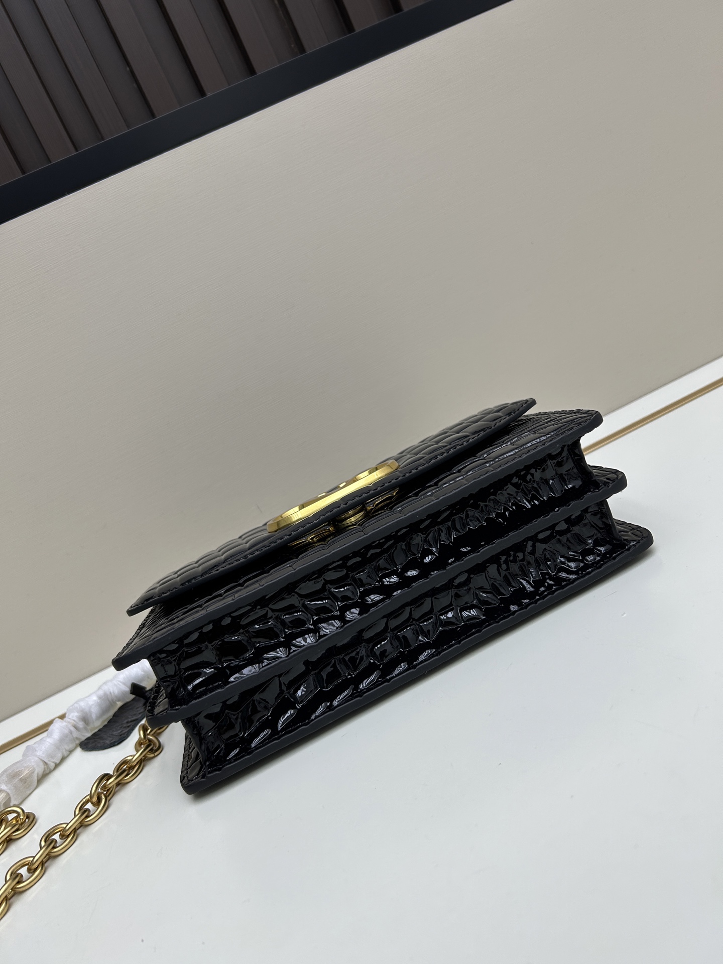 配盒子大号 🆕VA GARAVANI VAIN 新款 小牛皮手袋配以金属VLOGO SIGNATURE 