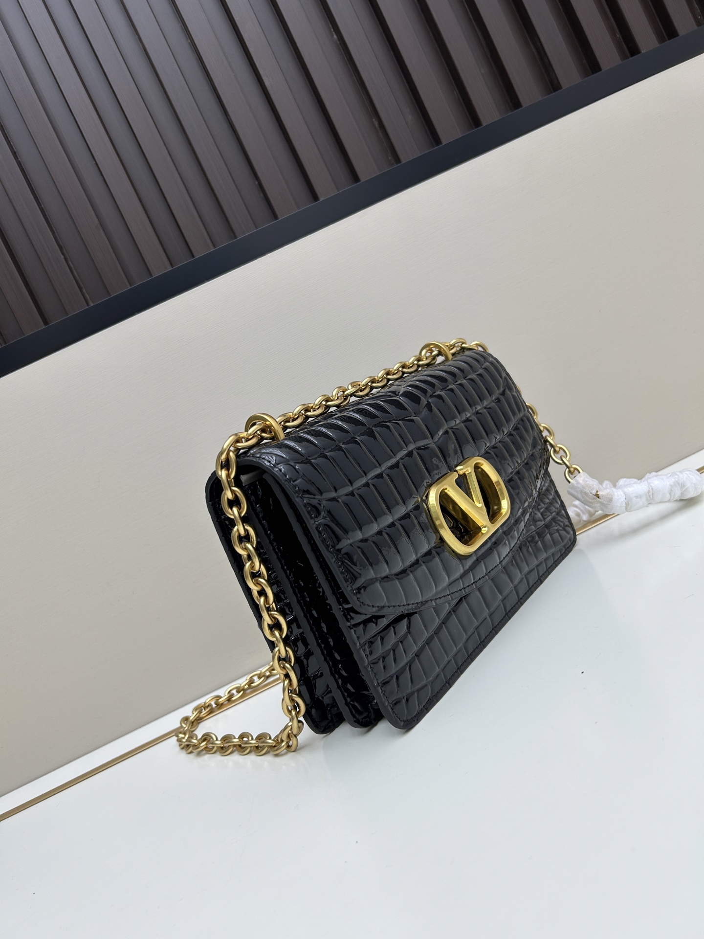 配盒子大号 🆕VA GARAVANI VAIN 新款 小牛皮手袋配以金属VLOGO SIGNATURE 