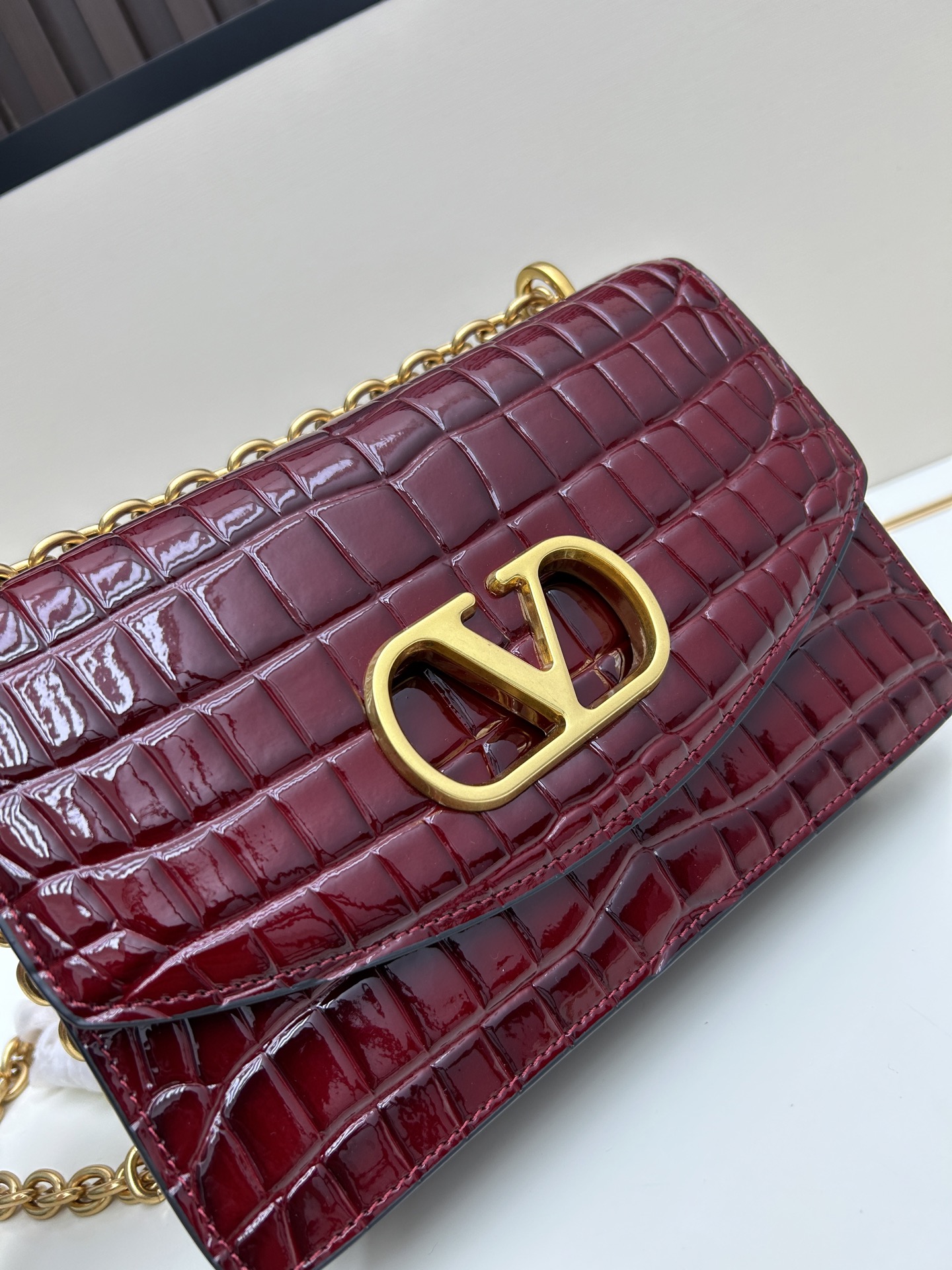 配盒子大号 🆕VA GARAVANI VAIN 新款 小牛皮手袋配以金属VLOGO SIGNATURE 