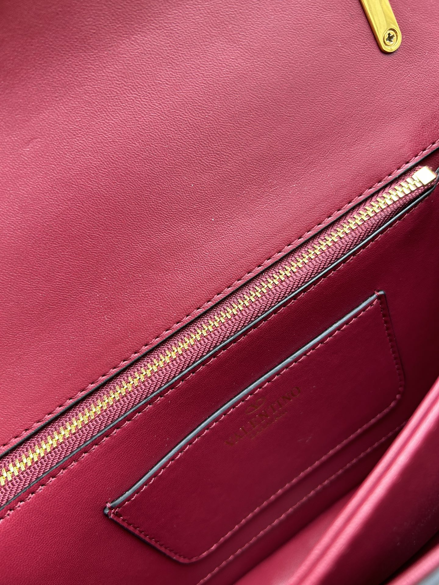 配盒子大号 🆕VA GARAVANI VAIN 新款 小牛皮手袋配以金属VLOGO SIGNATURE 