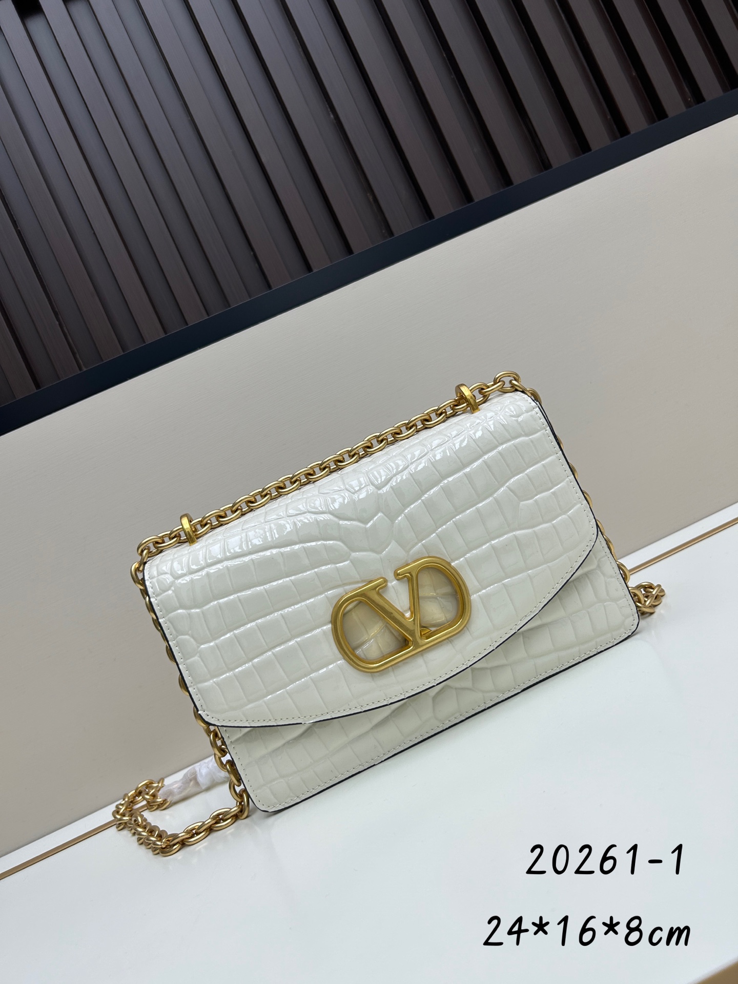 配盒子大号 🆕VA GARAVANI VAIN 新款 小牛皮手袋配以金属VLOGO SIGNATURE 