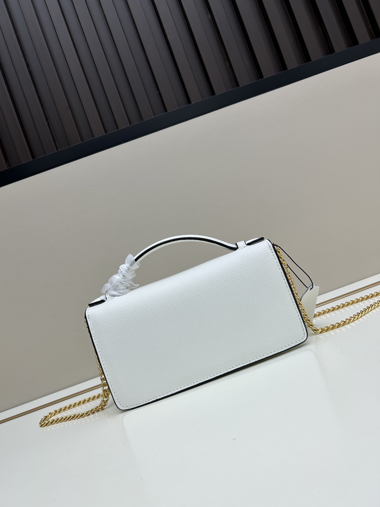新品Valent**o Garavani VRING搭链手提设计：手掌纹牛皮精制而成，醒目标志性V字LO