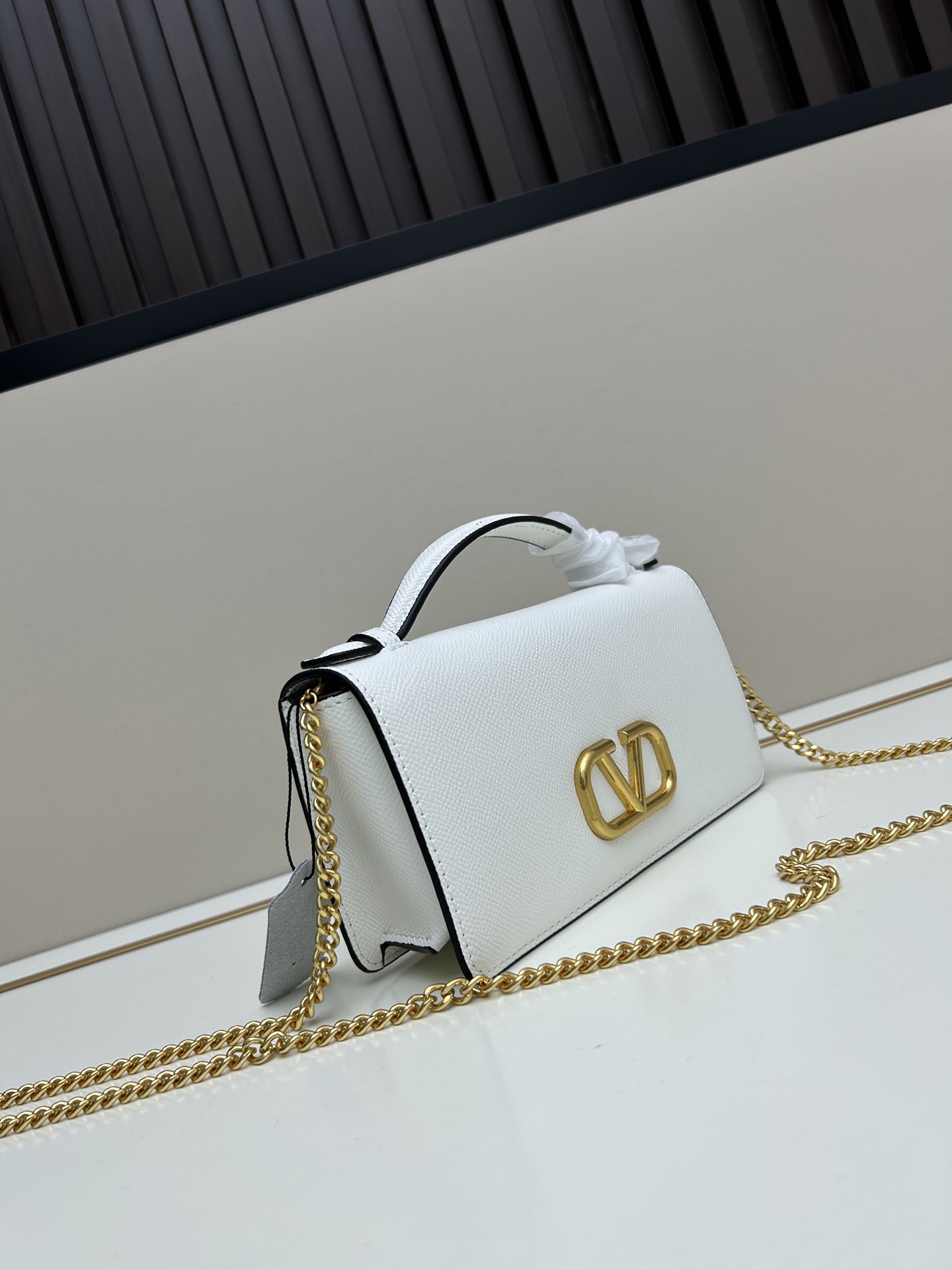 新品Valent**o Garavani VRING搭链手提设计：手掌纹牛皮精制而成，醒目标志性V字LO