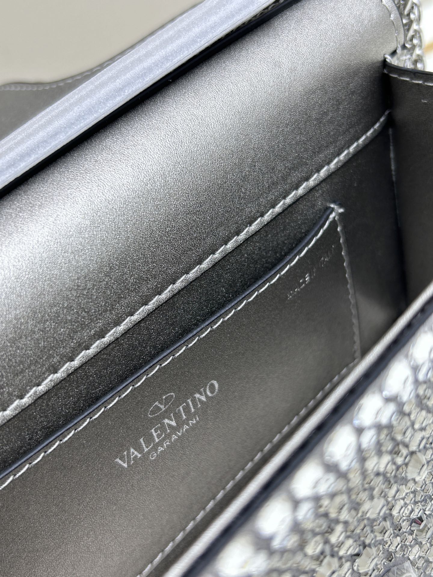 MINI LOCÒ仿水晶装饰手袋-VLogo Signature施华洛世奇®仿水晶装饰-配可拆卸提手和可