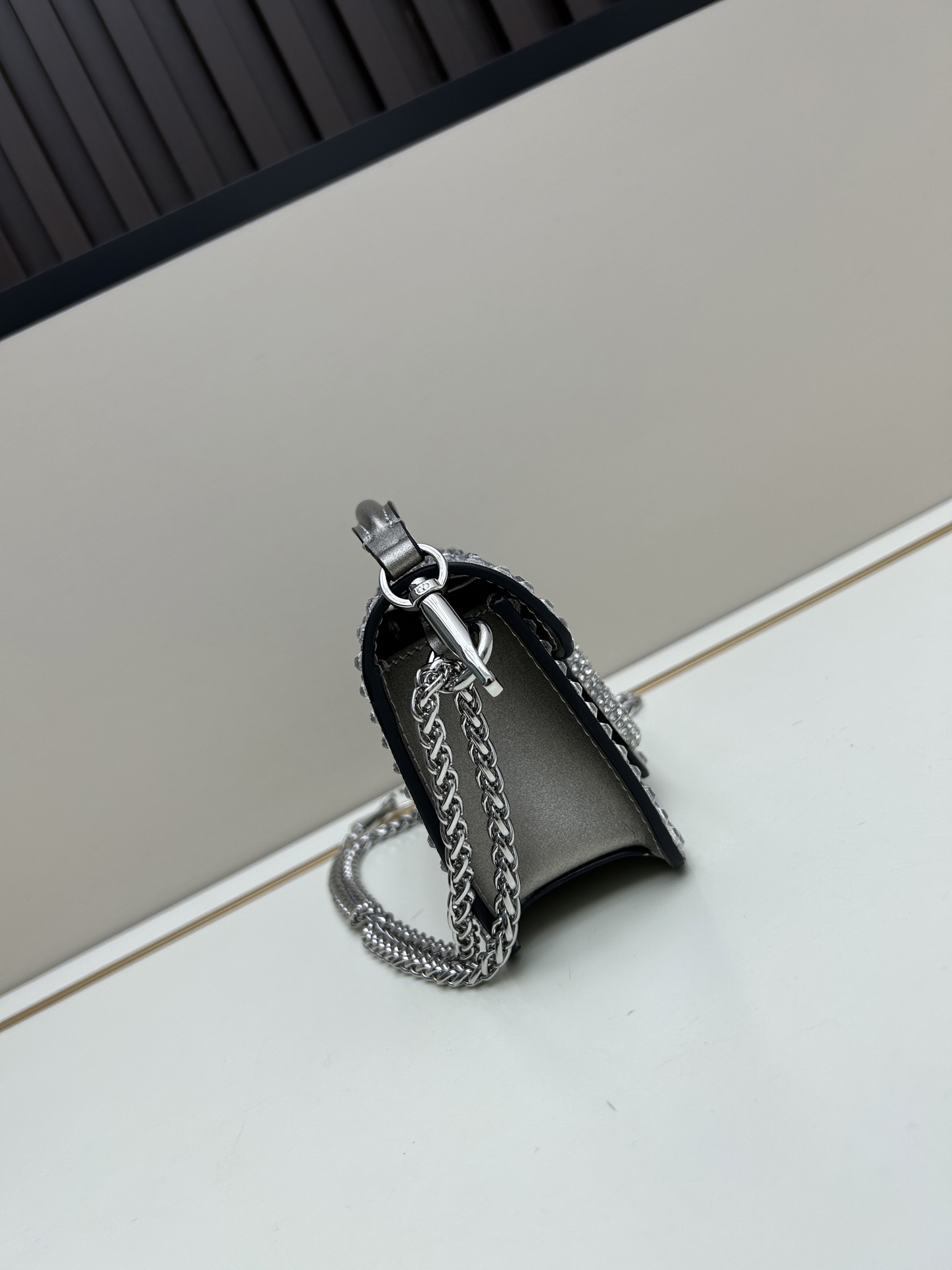 MINI LOCÒ仿水晶装饰手袋-VLogo Signature施华洛世奇®仿水晶装饰-配可拆卸提手和可