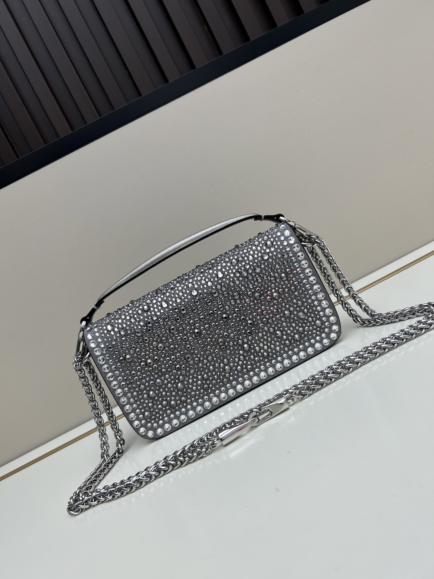 MINI LOCÒ仿水晶装饰手袋-VLogo Signature施华洛世奇®仿水晶装饰-配可拆卸提手和可