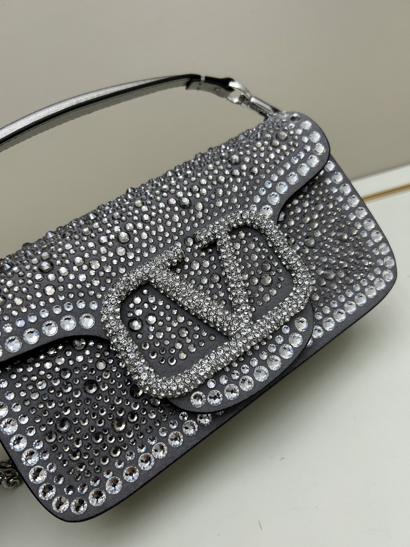 MINI LOCÒ仿水晶装饰手袋-VLogo Signature施华洛世奇®仿水晶装饰-配可拆卸提手和可