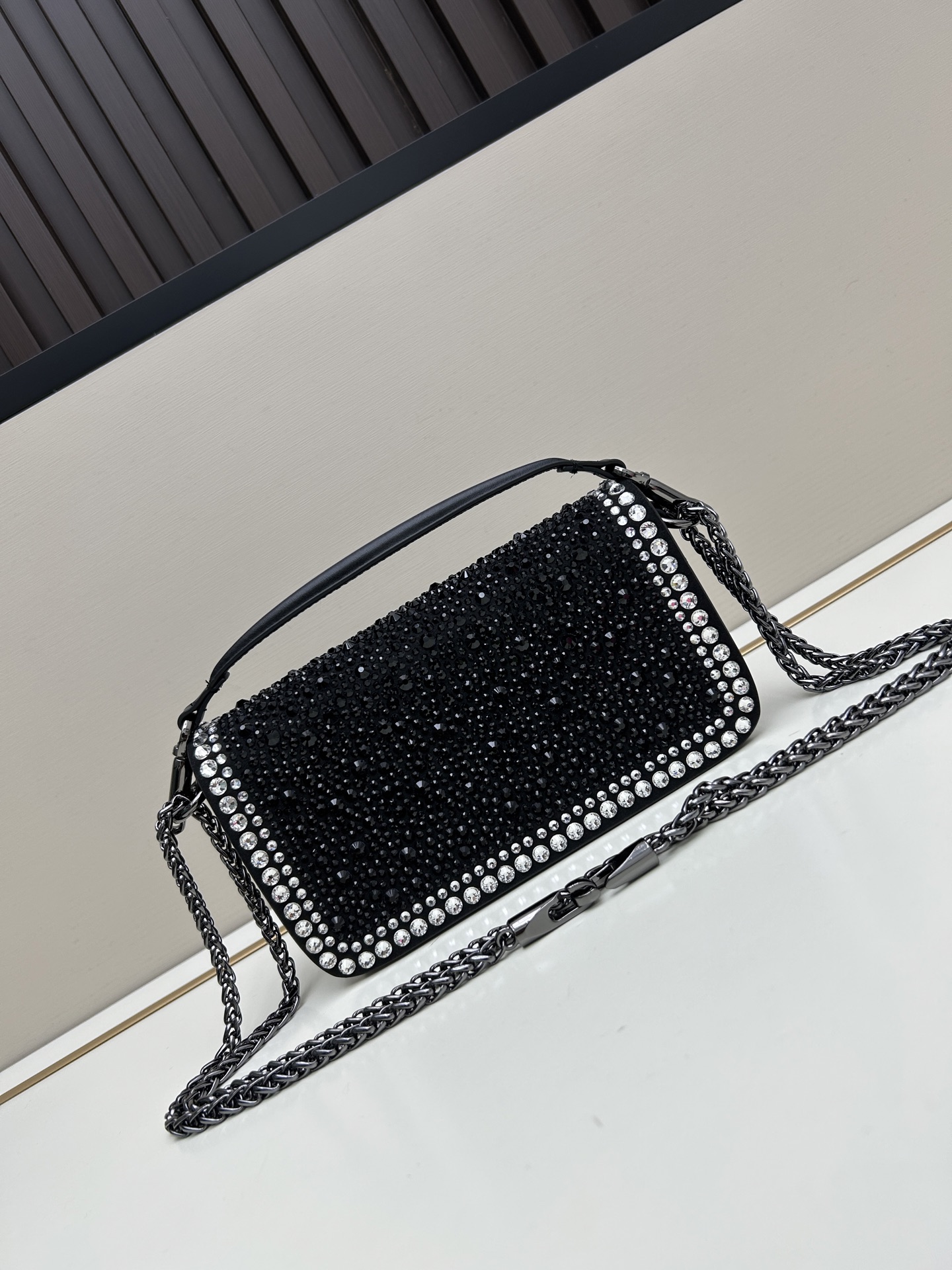 MINI LOCÒ仿水晶装饰手袋-VLogo Signature施华洛世奇®仿水晶装饰-配可拆卸提手和可