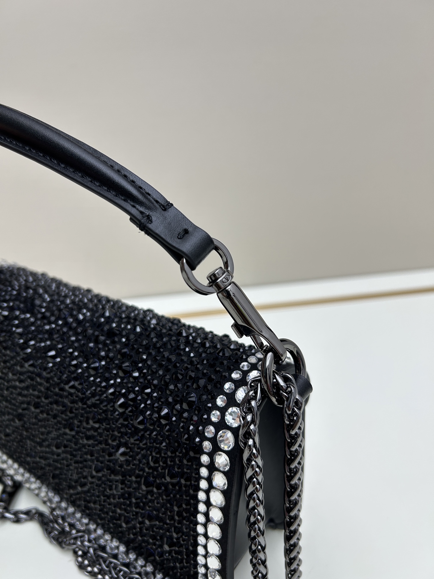 MINI LOCÒ仿水晶装饰手袋-VLogo Signature施华洛世奇®仿水晶装饰-配可拆卸提手和可