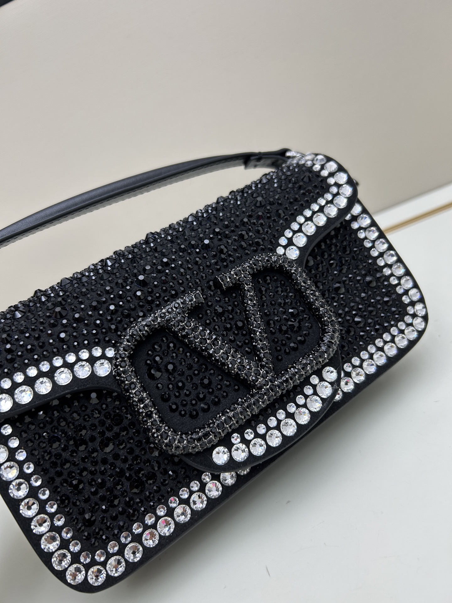 MINI LOCÒ仿水晶装饰手袋-VLogo Signature施华洛世奇®仿水晶装饰-配可拆卸提手和可