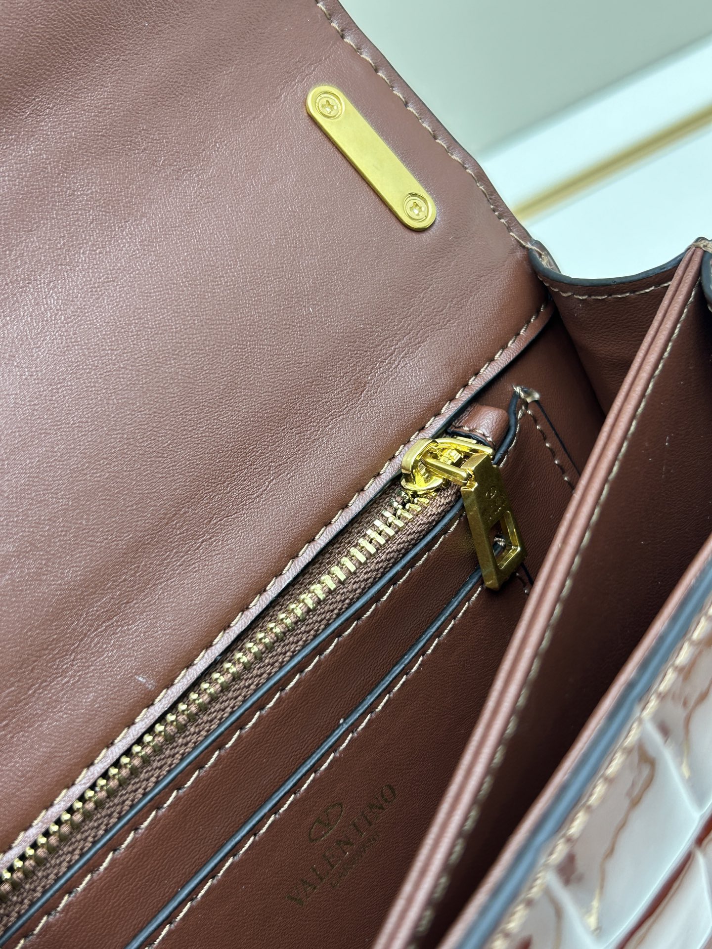 配盒子小号 🆕VA GARAVANI VAIN 新款 小牛皮手袋配以金属VLOGO SIGNATURE 