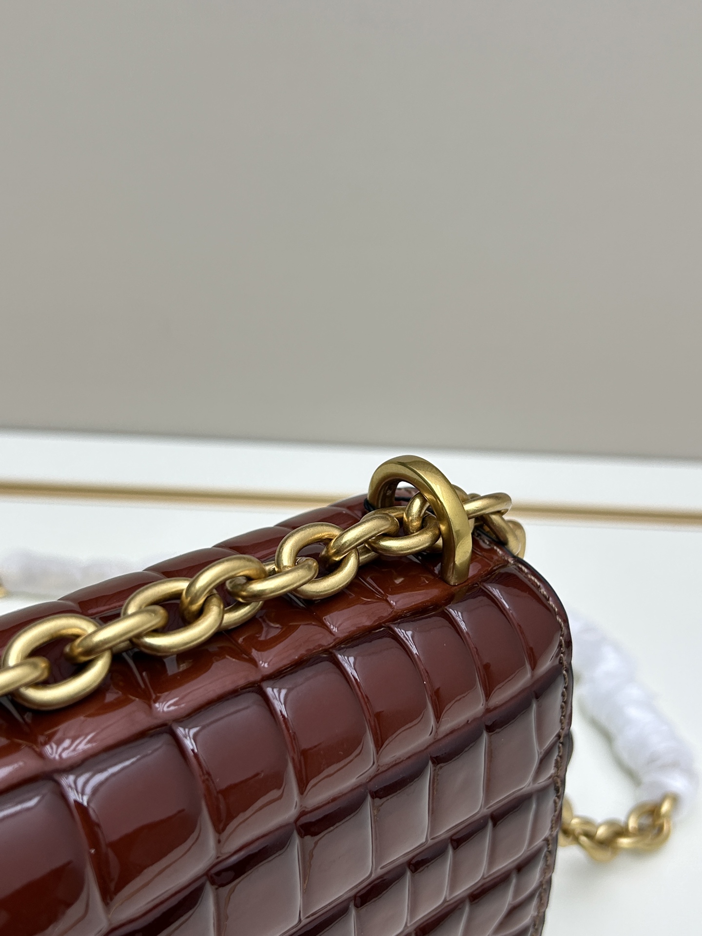 配盒子小号 🆕VA GARAVANI VAIN 新款 小牛皮手袋配以金属VLOGO SIGNATURE 