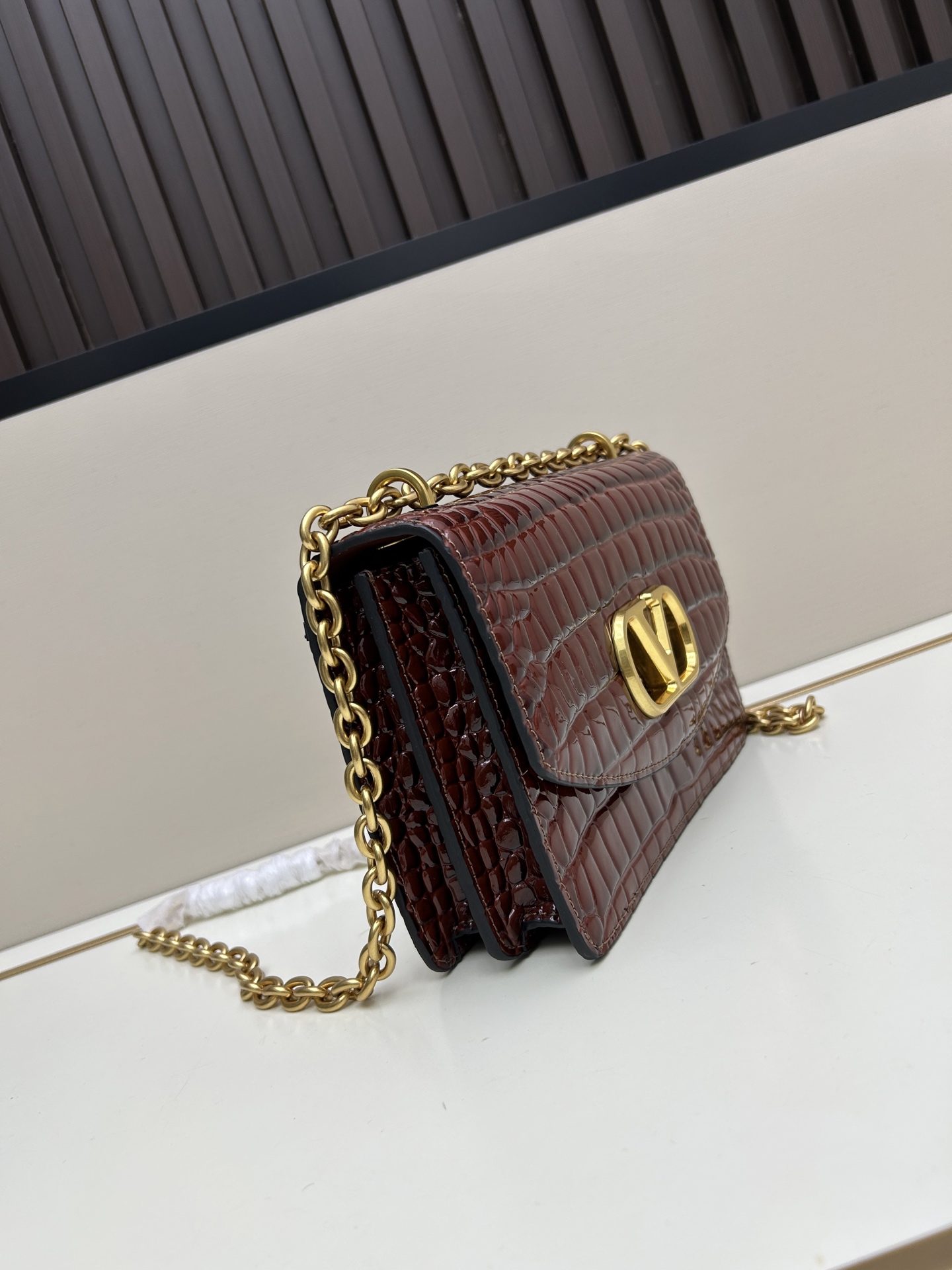 配盒子大号 🆕VA GARAVANI VAIN 新款 小牛皮手袋配以金属VLOGO SIGNATURE 