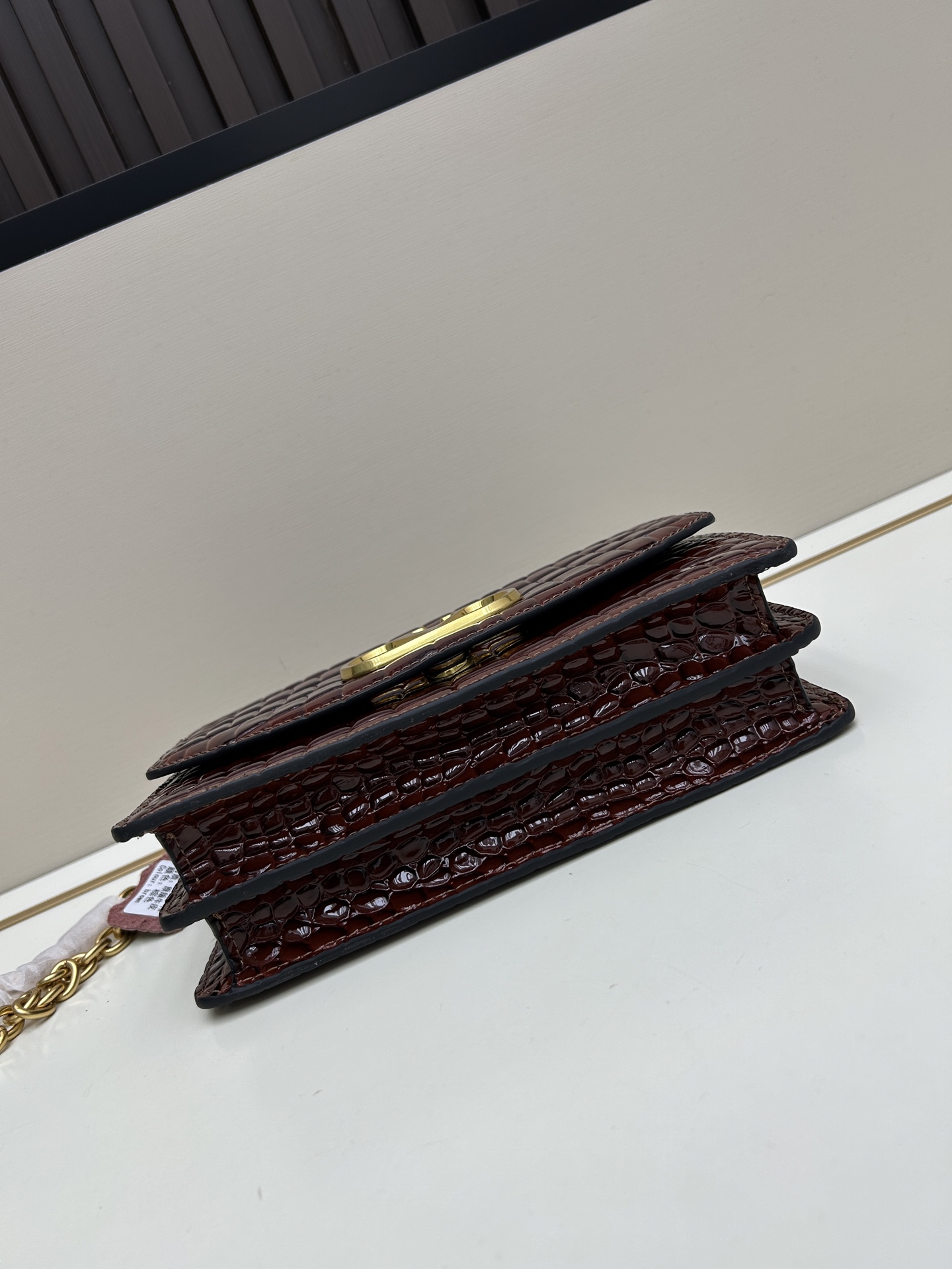 配盒子大号 🆕VA GARAVANI VAIN 新款 小牛皮手袋配以金属VLOGO SIGNATURE 