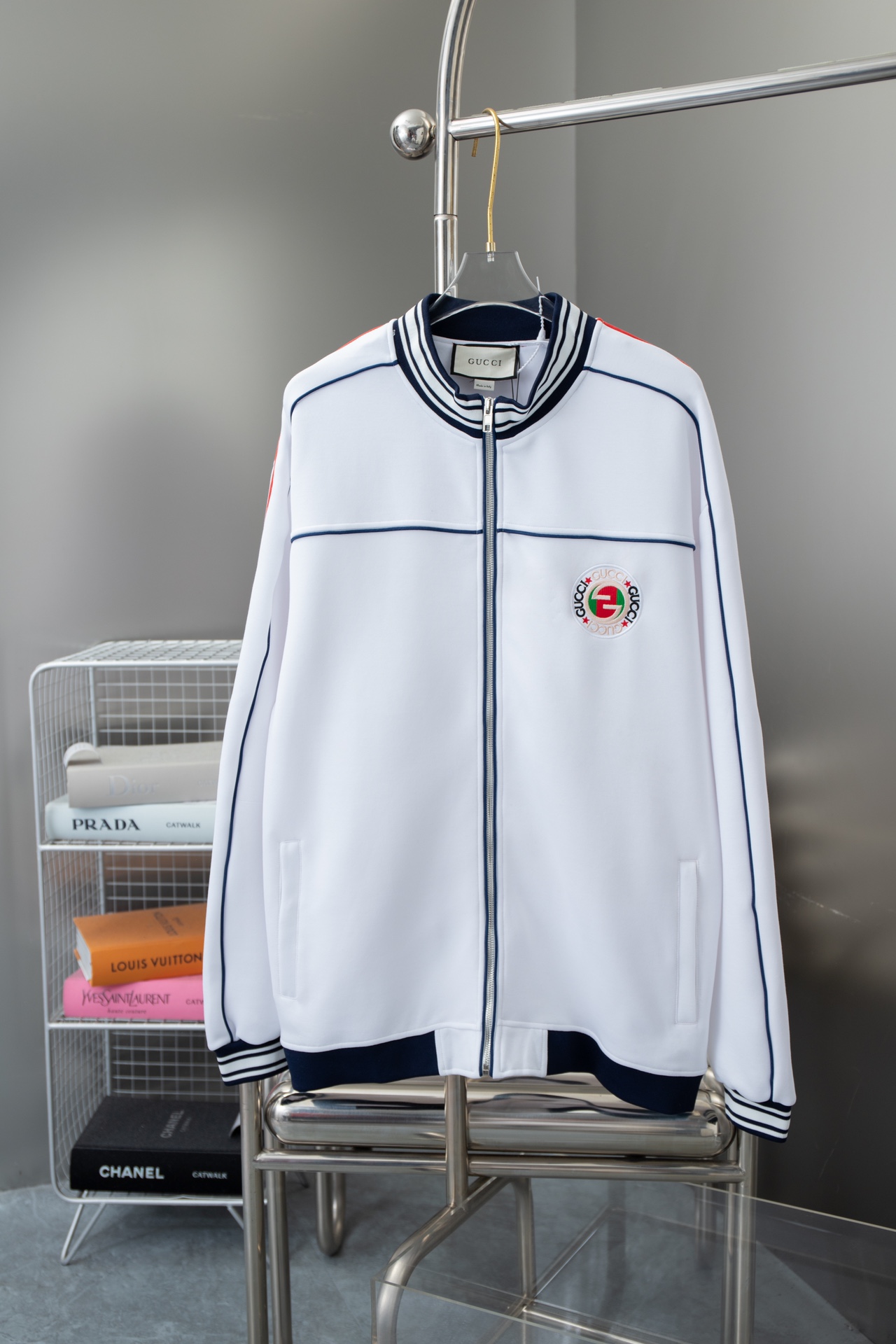 Gucci GUCCI GC 24SS clásica chaqueta con logo entrelazado bordado, lujo ligero, prenda imprescindible para el uso diari…