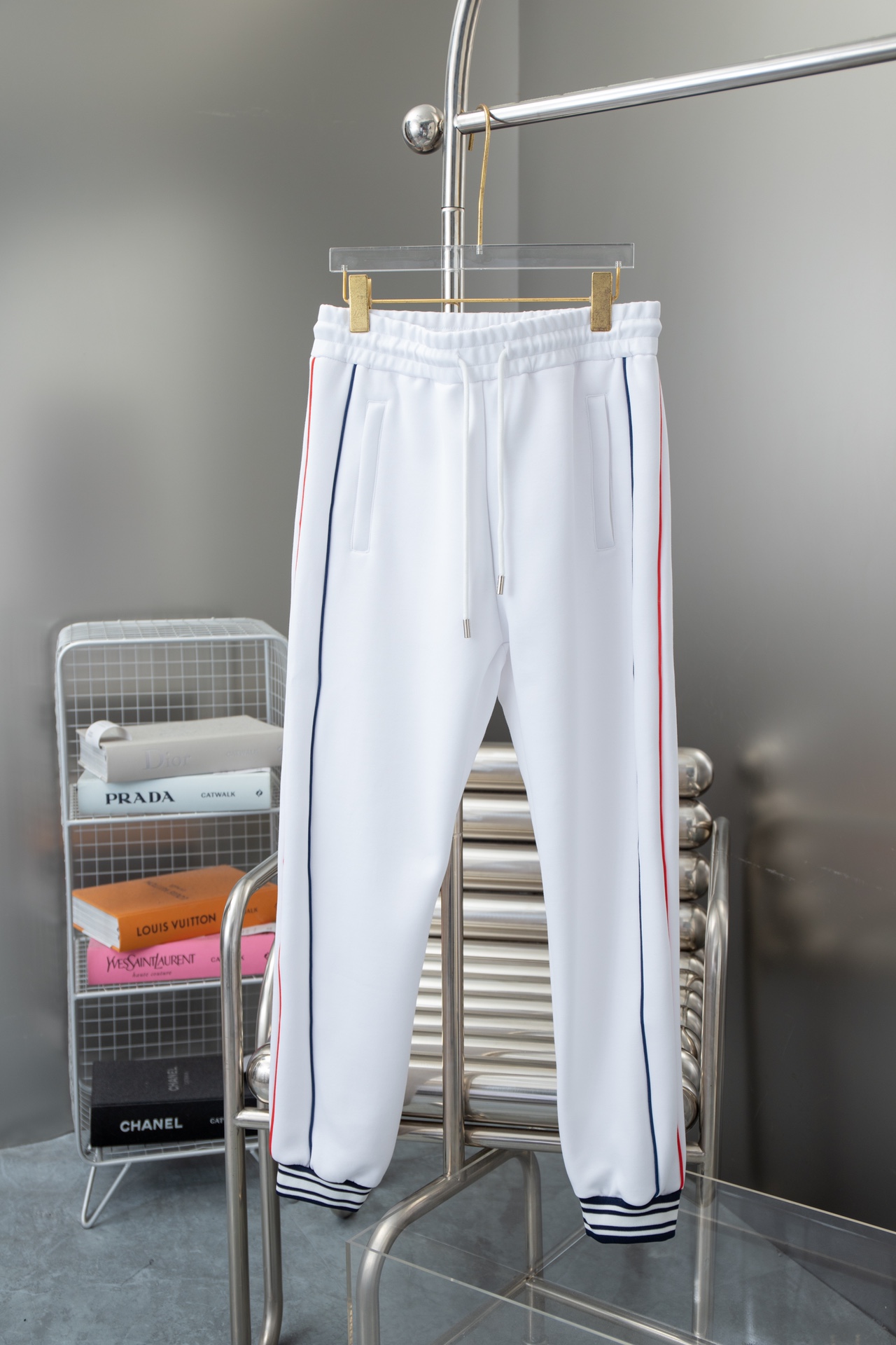 Gucci GUCCI GC 24SS clásico pantalón largo con logo entrelazado bordado, lujo ligero, prenda imprescindible para el uso…