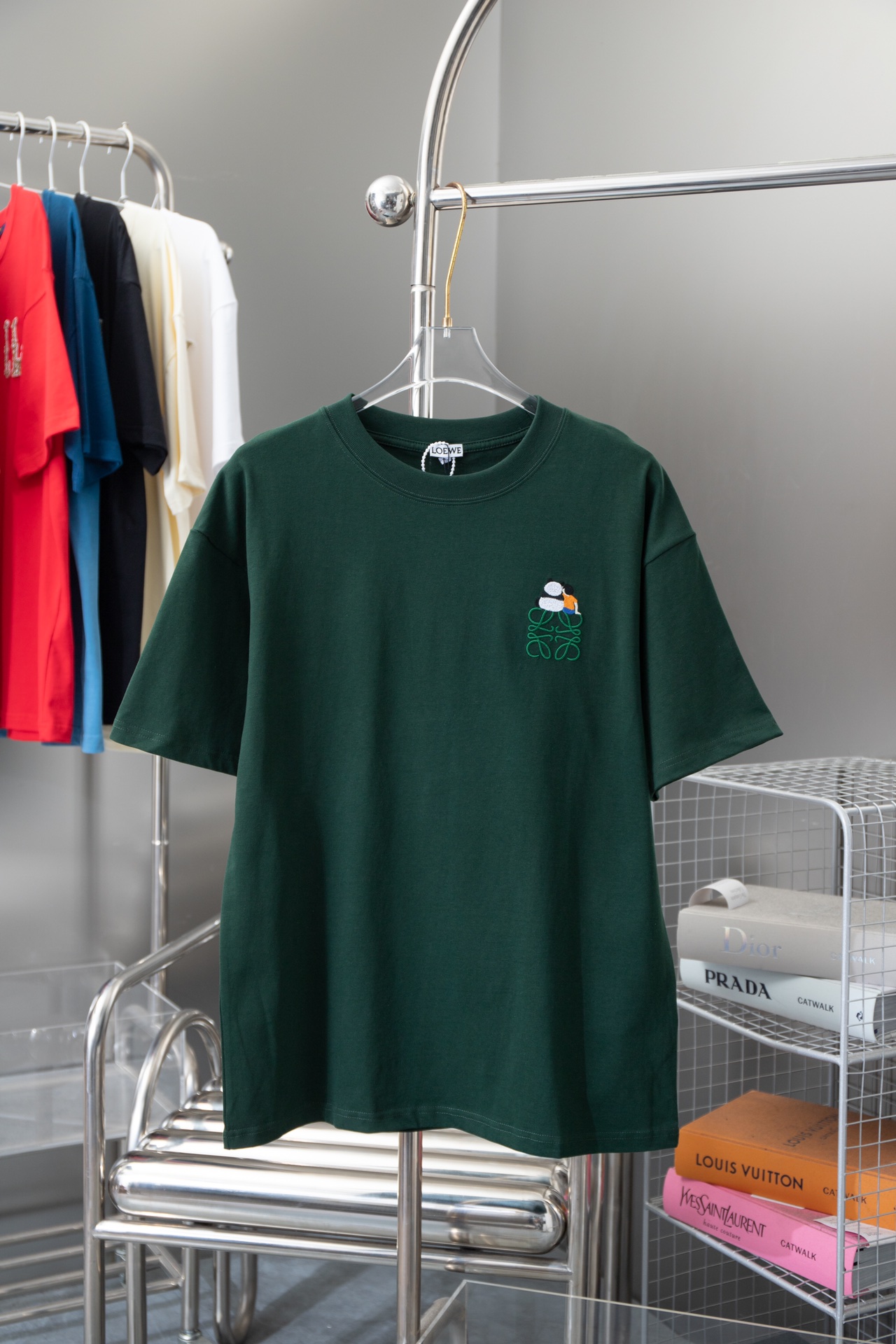 🅿️90 Alta calidad Loewe 2024 nueva primavera camiseta de manga corta con logo en el pecho y pequeño oso pand…