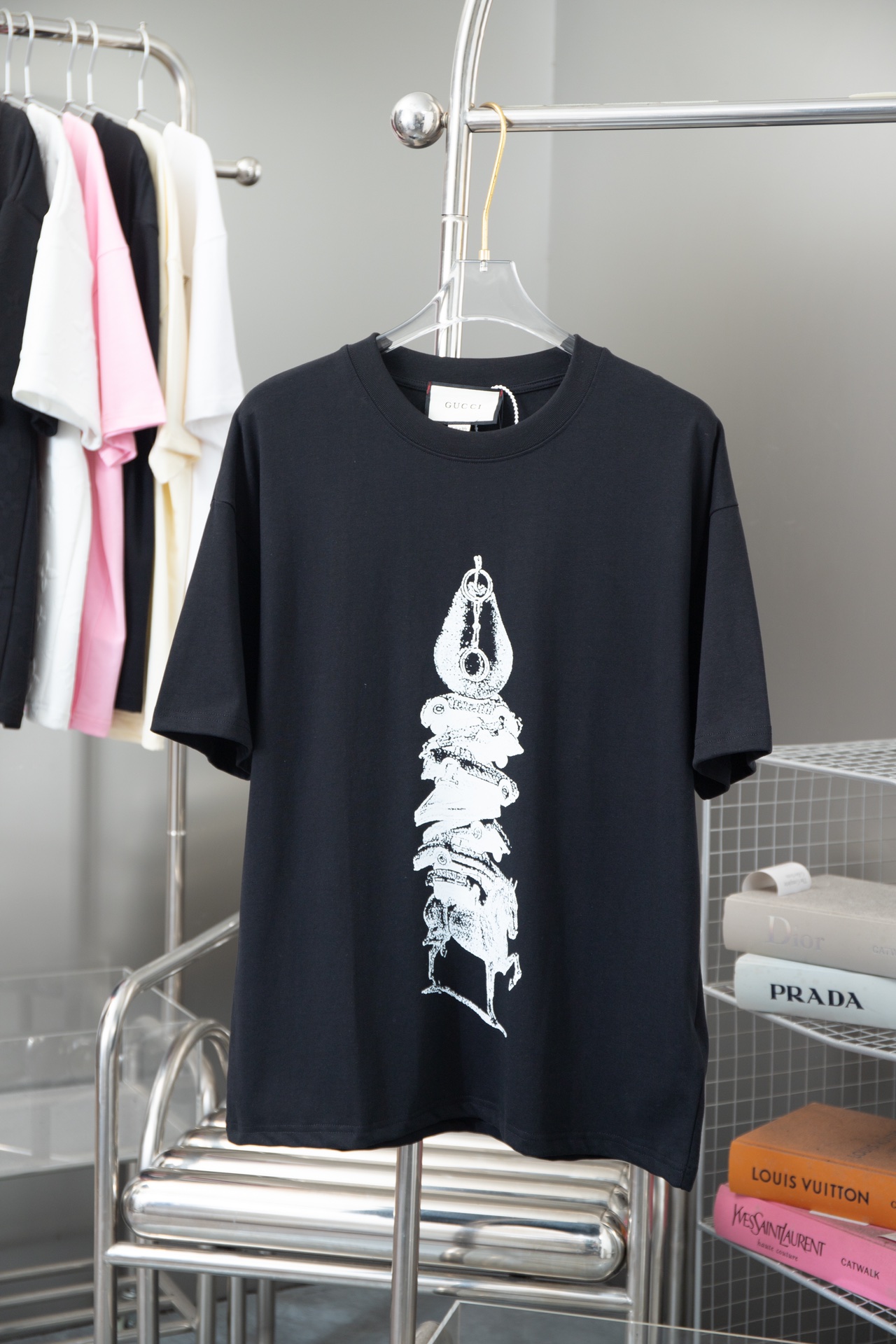 Camiseta de manga corta de alta calidad GU 24SS, estampado de logo abstracto de cómic, sincronizada con la web oficial,…