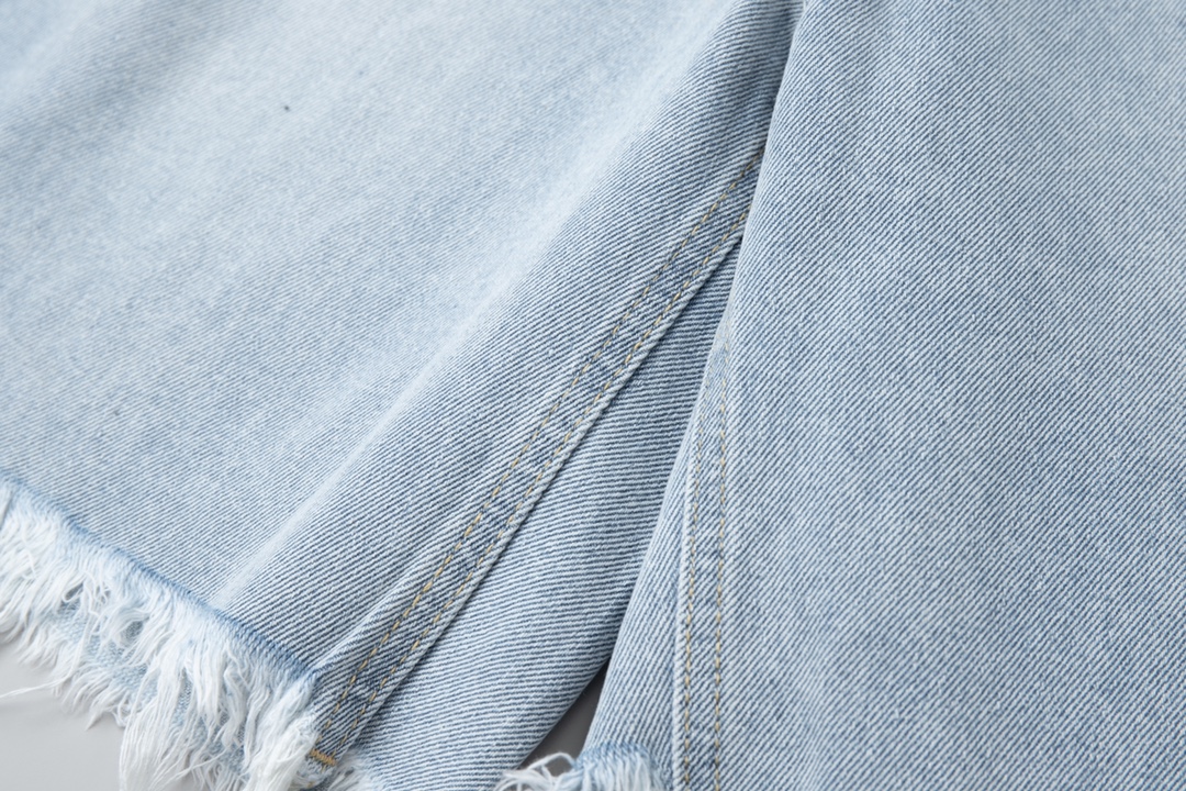 High-Quality Balenciaga Parisian Jeans: SS25 Classic Pair with Premium Fabric and Detailed Craftsmanship - 图片 5