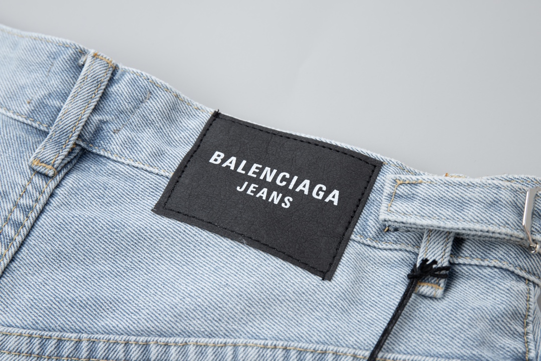 High-Quality Balenciaga Parisian Jeans: SS25 Classic Pair with Premium Fabric and Detailed Craftsmanship - 图片 9