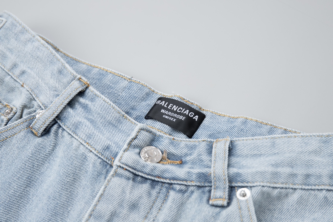 High-Quality Balenciaga Parisian Jeans: SS25 Classic Pair with Premium Fabric and Detailed Craftsmanship - 图片 3
