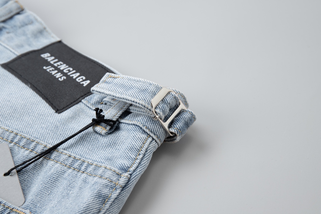 High-Quality Balenciaga Parisian Jeans: SS25 Classic Pair with Premium Fabric and Detailed Craftsmanship - 图片 4