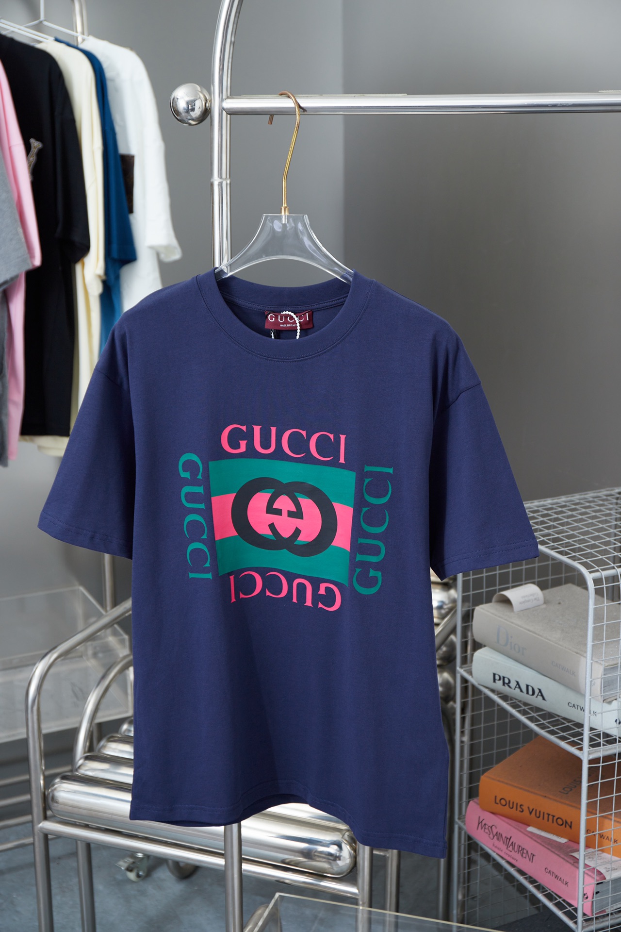 Alta calidad GU 2024SS, nueva combinación de colores clásica de la pasarela, camiseta de manga corta con estampado de l…