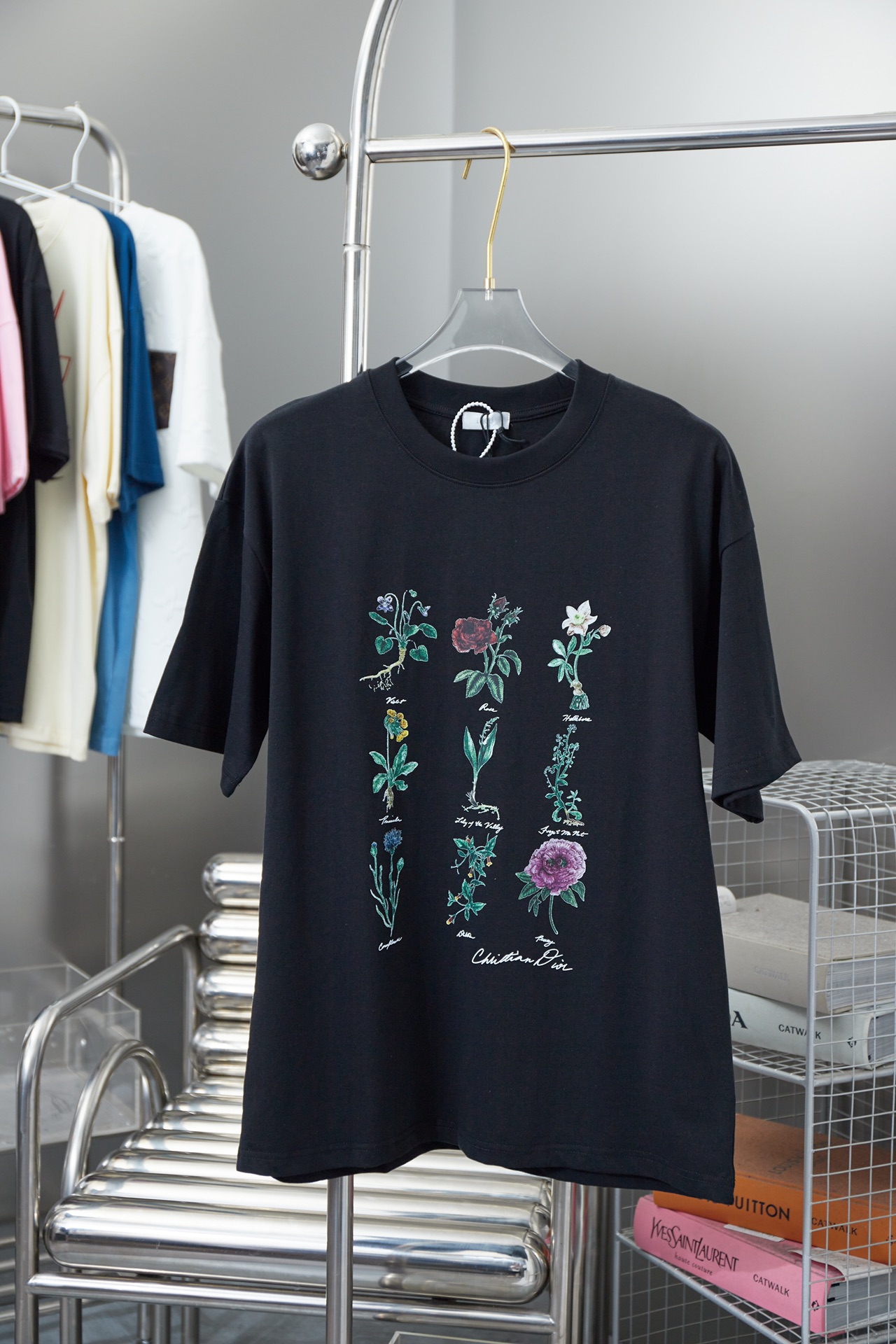 Camiseta de manga corta con estampado DIOR/Dior's new herbario de alta calidad. Se utiliza tecnología de impresión impo…