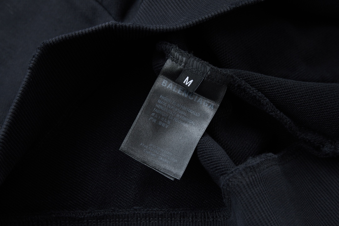 Luxury Cotton Jacket by Paris x Balenciaga: Detailed Features and Unique Embroidery Techniques - 图片 5
