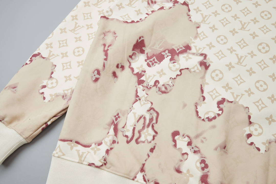 Louis Vuitton Fire Cloud Logo Coat: Luxury Cotton Fur Details and Tailored Design - 图片 4