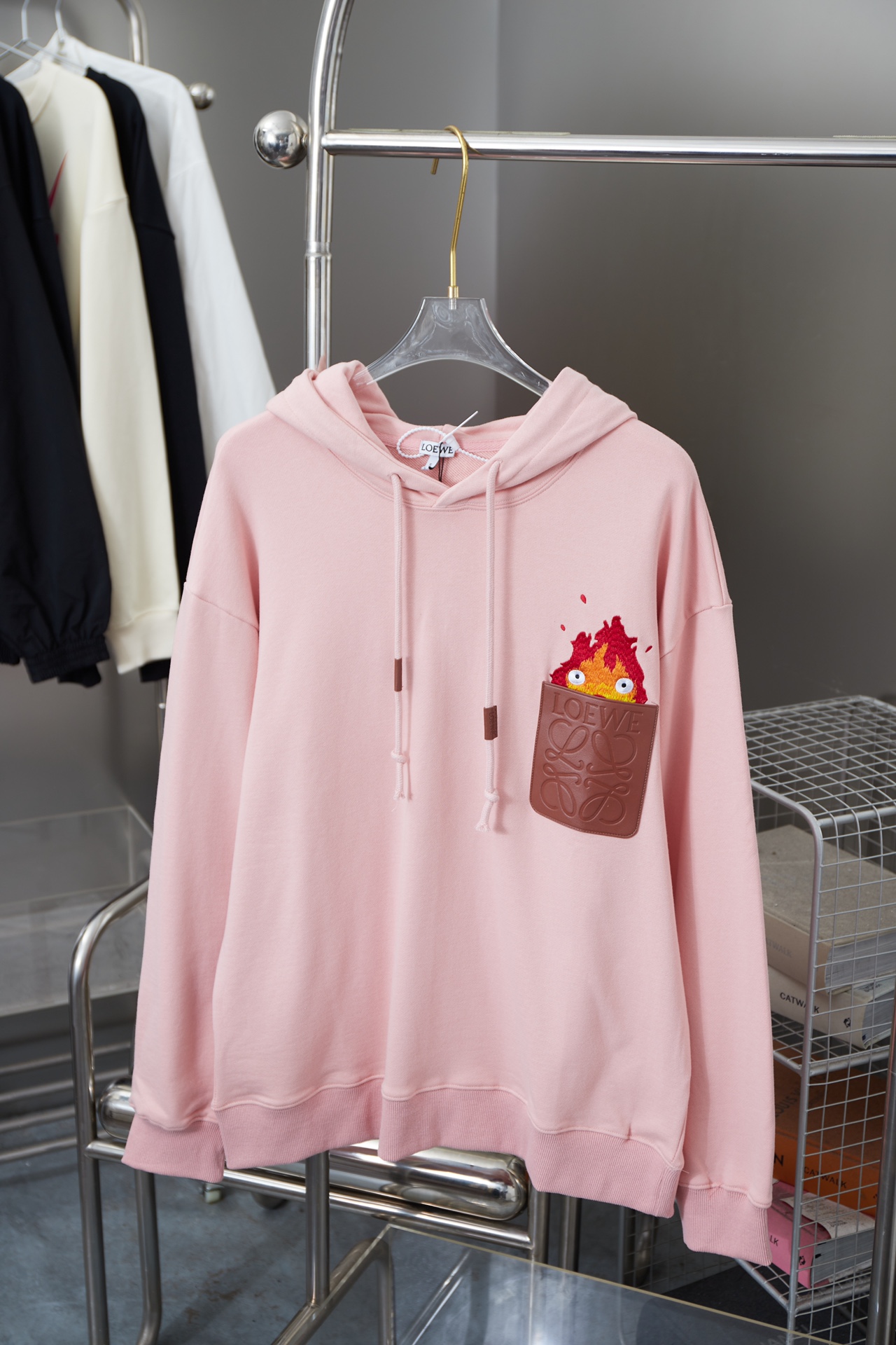 🅿️155 Loewe LOEW 24FW nuevo hoodie con capucha con bolsillo de piel de becerro y bordado de llamas, estilo de lujo lig…