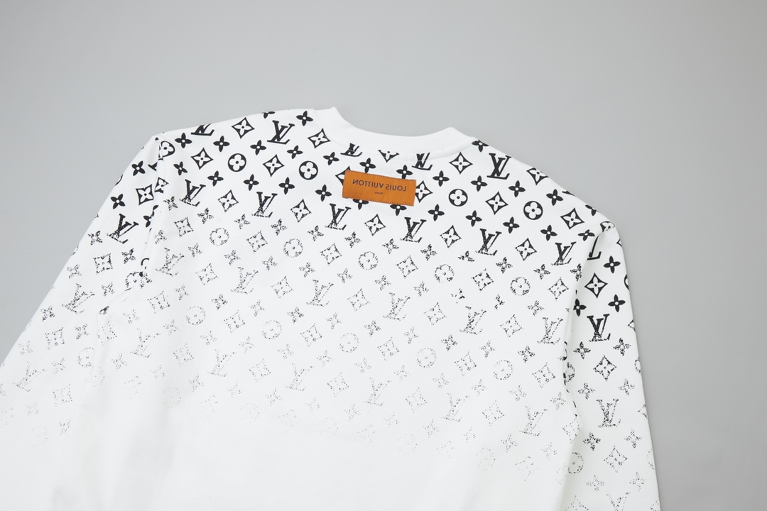 Louis Vuitton 1V Classic Gradient Header Guard: Luxury Cotton Fur Coat Details - 图片 8