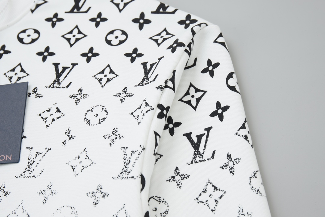 Louis Vuitton 1V Classic Gradient Header Guard: Luxury Cotton Fur Coat Details - 图片 4