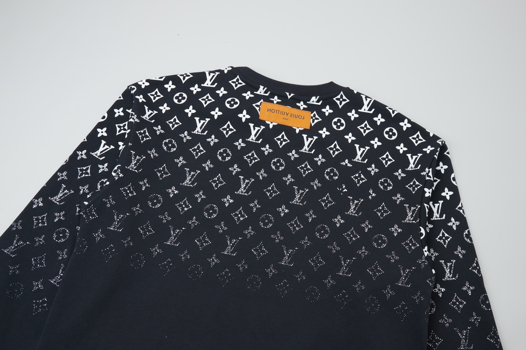 Louis Vuitton 1V Classic Gradient Header Guard: Luxury Cotton Fur Coat Details - 图片 8