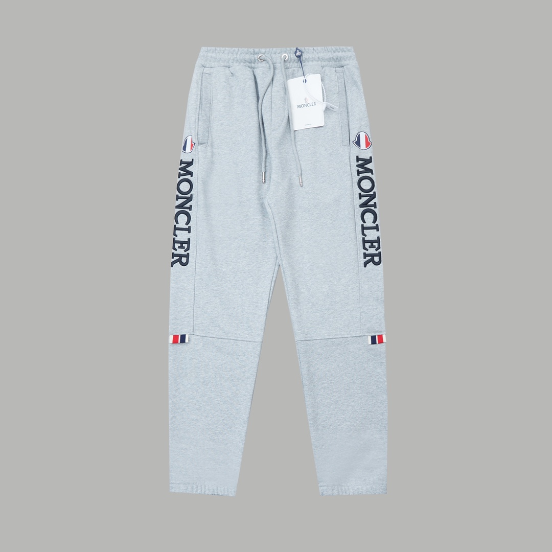 Luxury Handbags: Moncler’s Detailed High-Density Cotton Sweatpants in Grey/Black - 图片 2