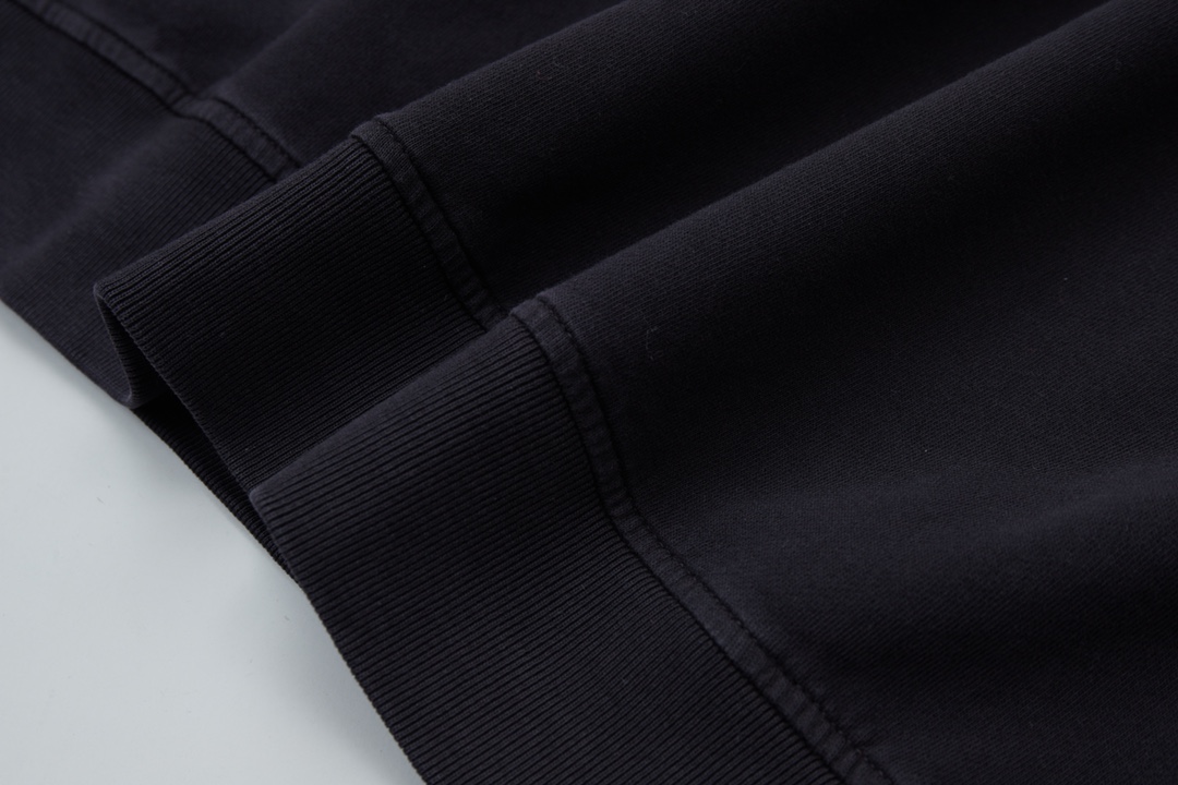 Alexanderwang 24SS Handbags Collection: Luxe Fur Coating, Detailed Features, Multiple Colors - 图片 9