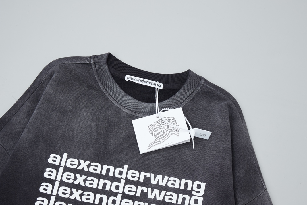 Alexanderwang 24SS Handbags Collection: Luxe Fur Coating, Detailed Features, Multiple Colors - 图片 4