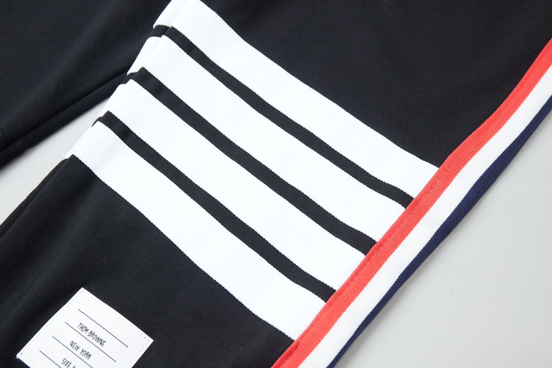Luxury Handbags: Thom Browne Side-Banded Sweatpants with Unique Design - 图片 6