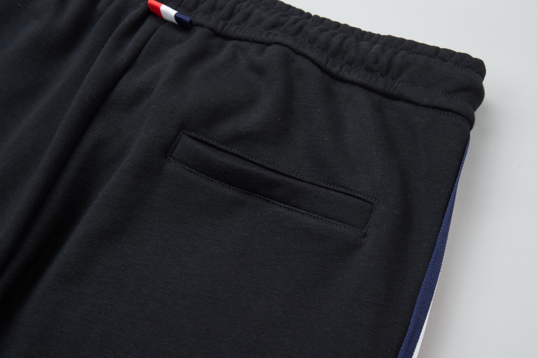 Luxury Handbags: Thom Browne Side-Banded Sweatpants with Unique Design - 图片 9