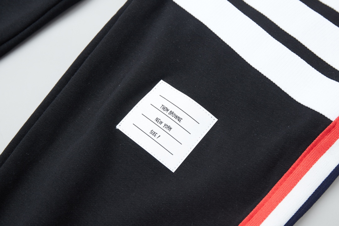 Luxury Handbags: Thom Browne Side-Banded Sweatpants with Unique Design - 图片 7