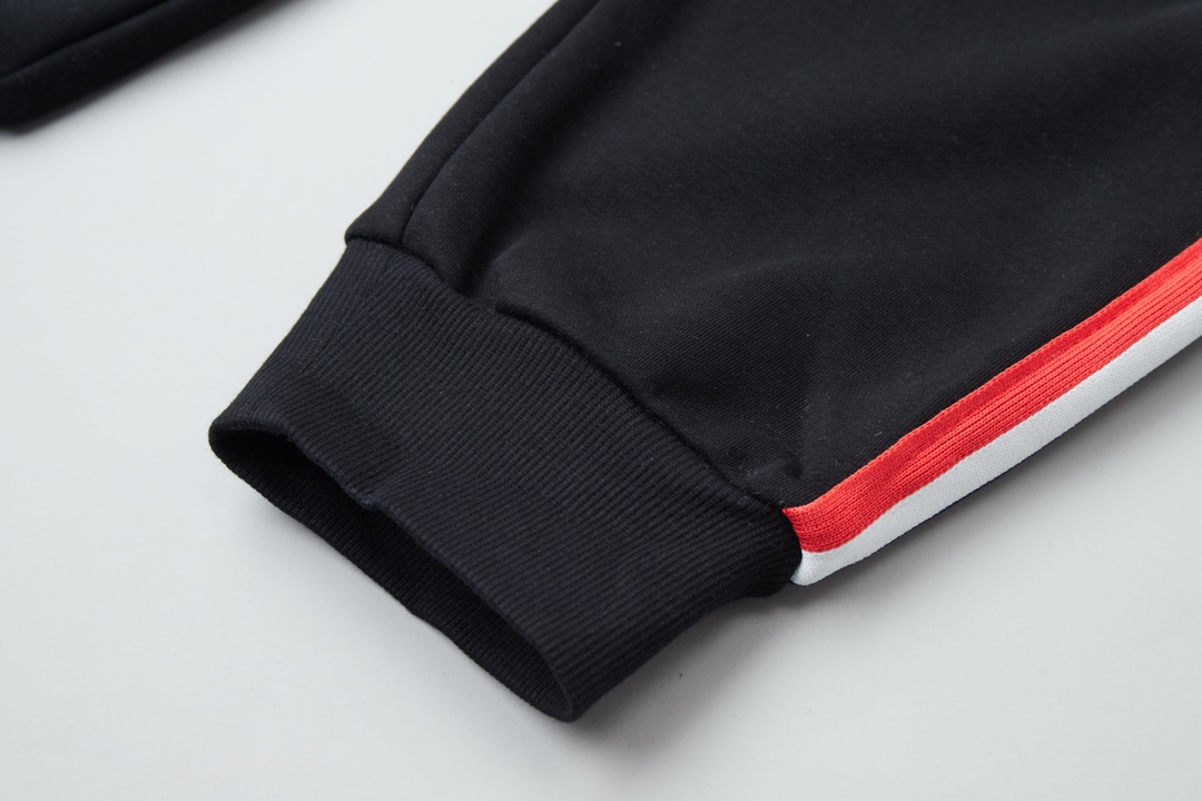 Luxury Handbags: Thom Browne Side-Banded Sweatpants with Unique Design - 图片 8