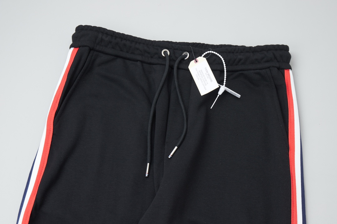 Luxury Handbags: Thom Browne Side-Banded Sweatpants with Unique Design - 图片 4