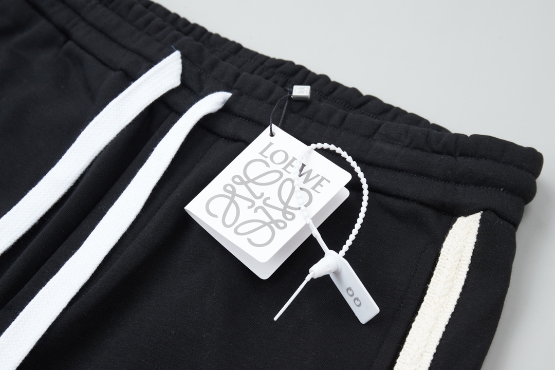 Luxurious Black Cotton Sweatpants with Embroidered Details and Golden Accents - 图片 6