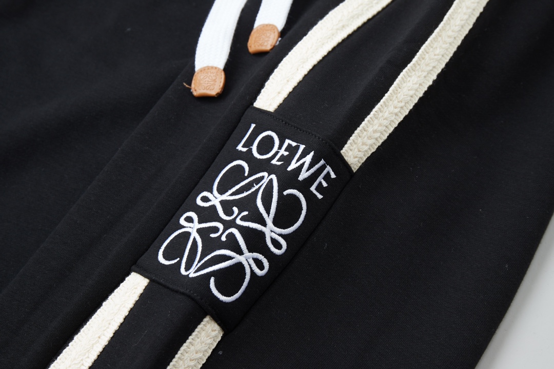 Luxurious Black Cotton Sweatpants with Embroidered Details and Golden Accents - 图片 7
