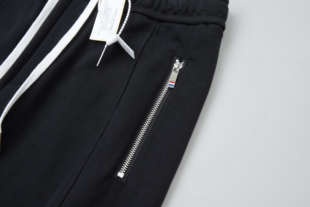 Luxury Handbags: Thom Browne Side-Banded Sweatpants with Customized Design - 图片 5