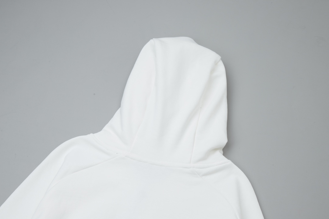 Luxury Cotton Fur Coat with Silicon Alphabet Labels in White, Louis Vuitton Style. - 图片 8