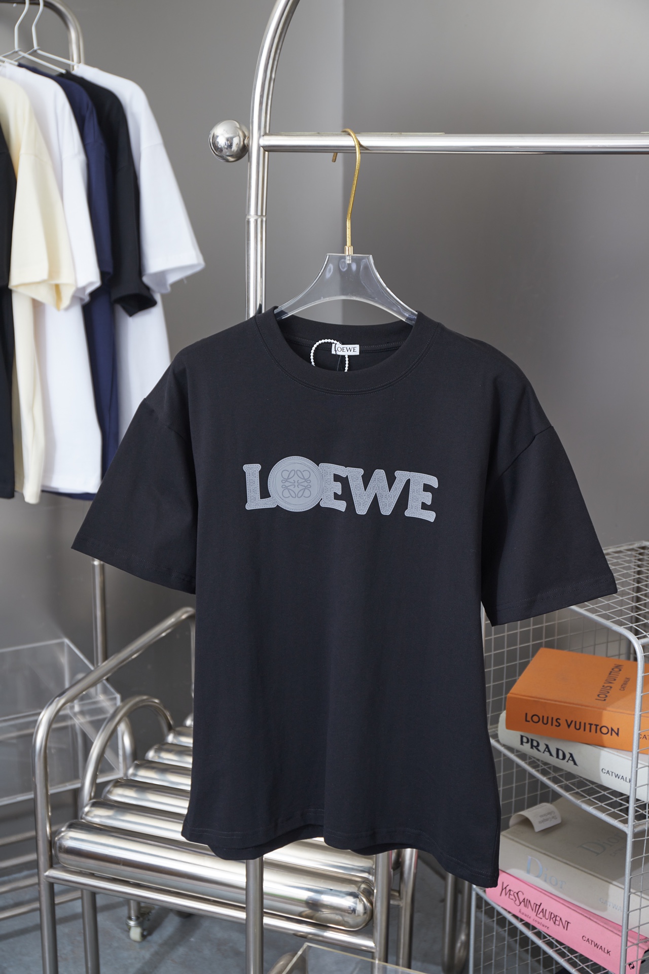 P90 Loewe LOEWE 25SS nueva primavera, camiseta de manga corta con logo de letras en espuma de película, lujo ligero, pr…