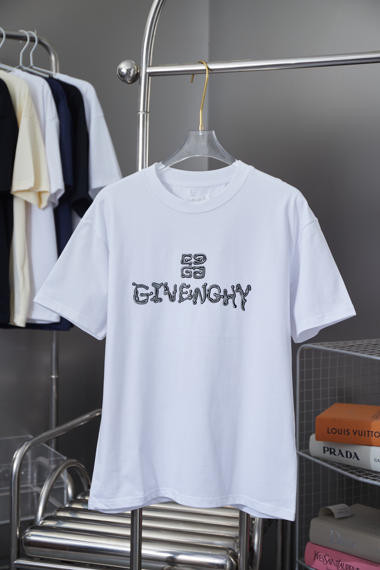 Givenchy GIVENCHY GVC 25SS nuevo modelo de principios de primavera, manga corta con estampado de letras de película tri…