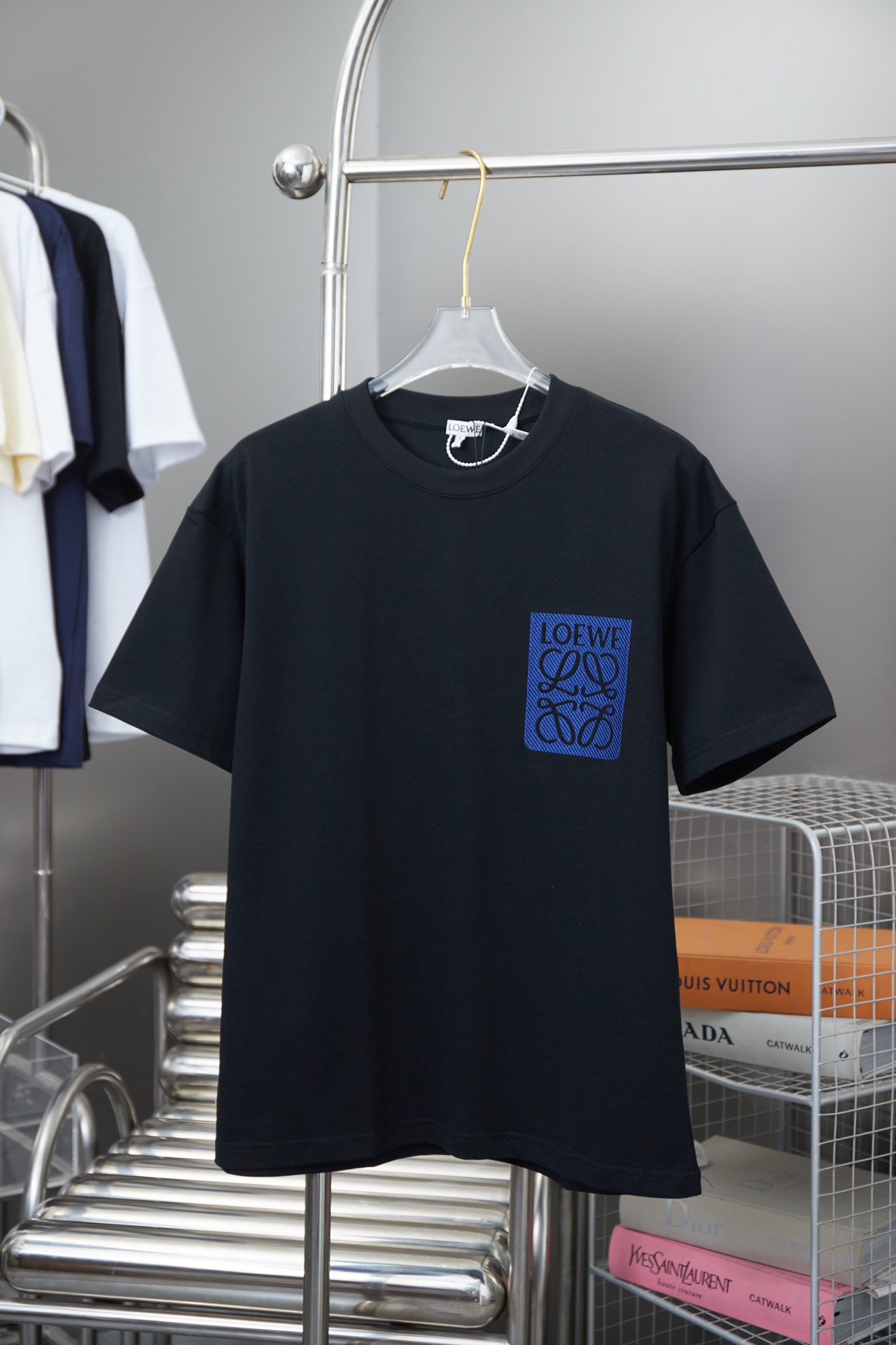 P90 Loewe LOEWE 25SS nueva primavera, camiseta de manga corta con logo clásico bordado, lujo ligero, prenda e…