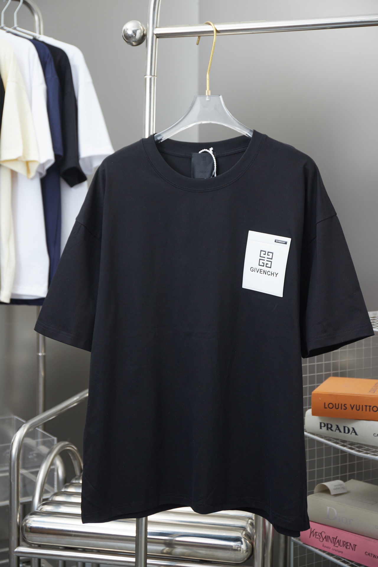 Givenchy GIVENCHY GVC 25SS nuevo modelo de principios de primavera, mangas cortas con herrajes tridimensionales de la m…